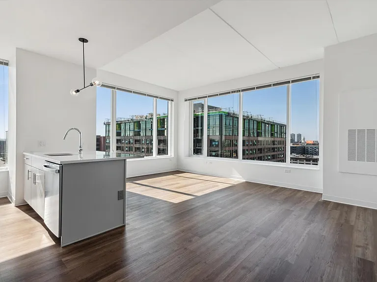569 N 5th St #610 — Photo 12