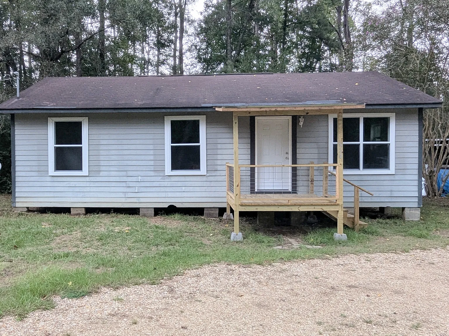 3 bed, 925 sqft, $950 — Photo 1