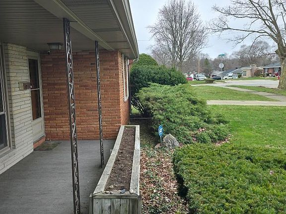 5th image of 3416 Whitcomb Ave
