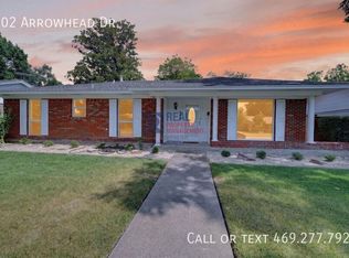 902 Arrowhead Dr, Garland, TX 75043