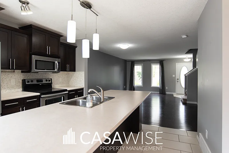 3 bed, 2.5 bath, 1140 sqft, $1,950 — Photo 4