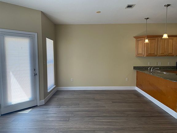 4th image of 513 Arbor Lake Dr