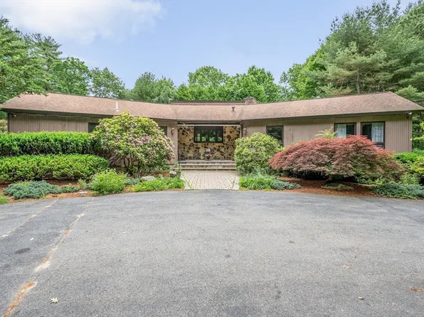 9 Bridle Path Way, Tyngsboro, MA 01879