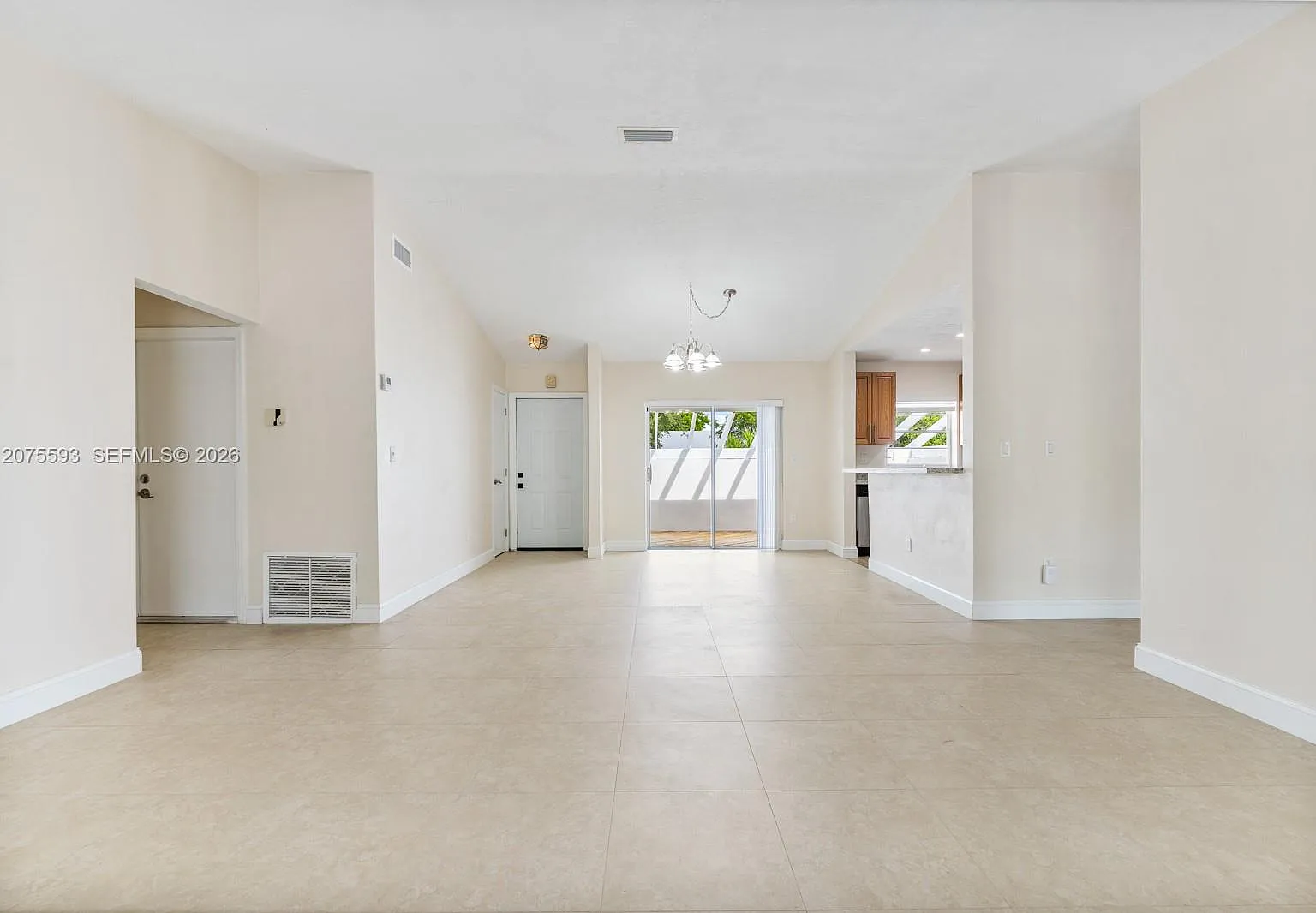 4 bed, 1752 sqft, $4,900 — Photo 2