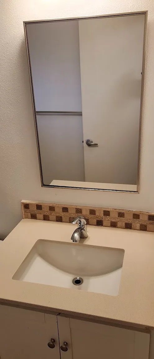 3 bed, 2222 sqft, $3,400 — Photo 3