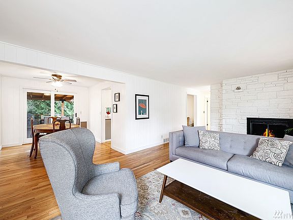 You'll love the great circular floor plan - perfect for entertaining and everyday living!