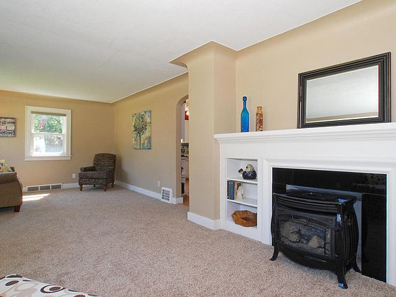 4th image of 3542 Barker St