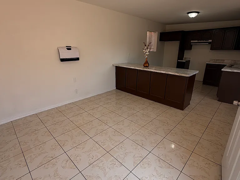 10933 Sampson Ave — Photo 2