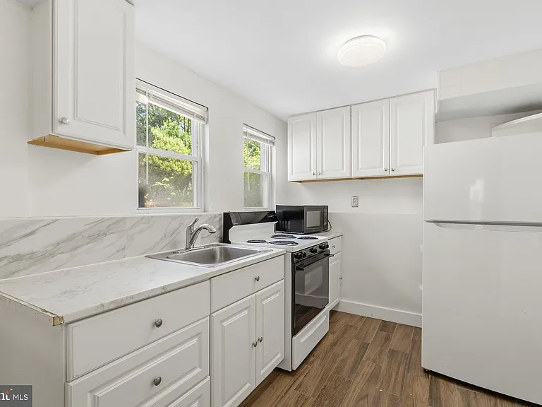 7126 Carroll Ave #4 — Photo 4