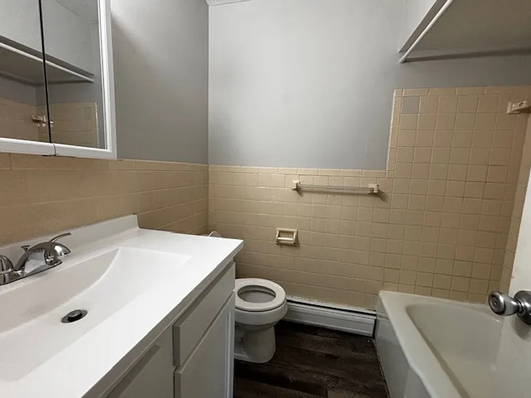 Apartment off 28th and Clyde Park Available — Photo 67
