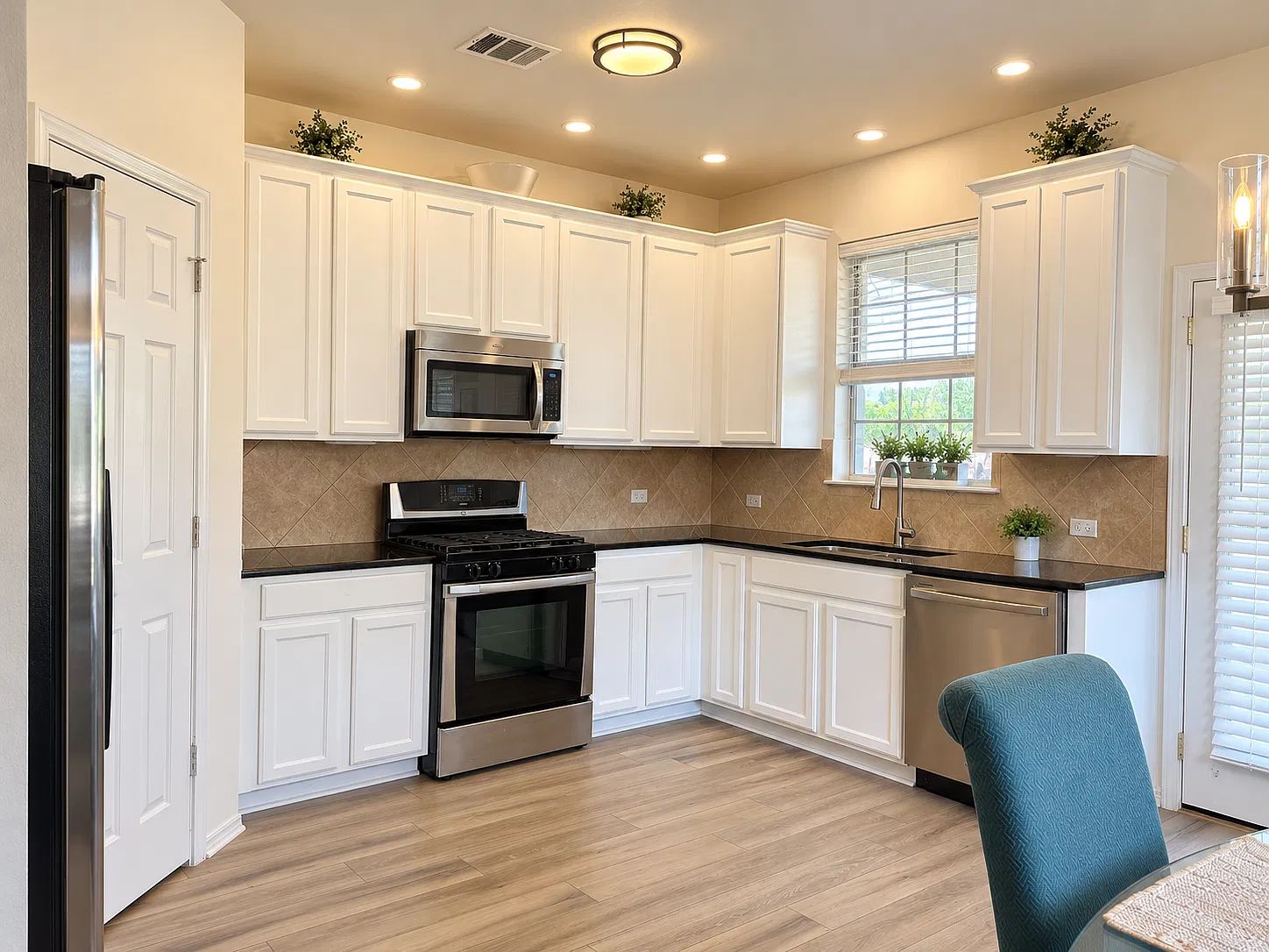 2 bed, 2.5 bath, 1334 sqft, $2,500 — Photo 4