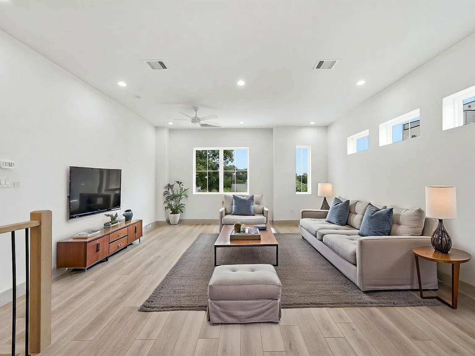 3 bed, 3.5 bath, 1785 sqft, $2,500 — Photo 1