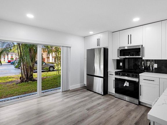 5th image of 5586 N LAKEWOOD Circle #A
