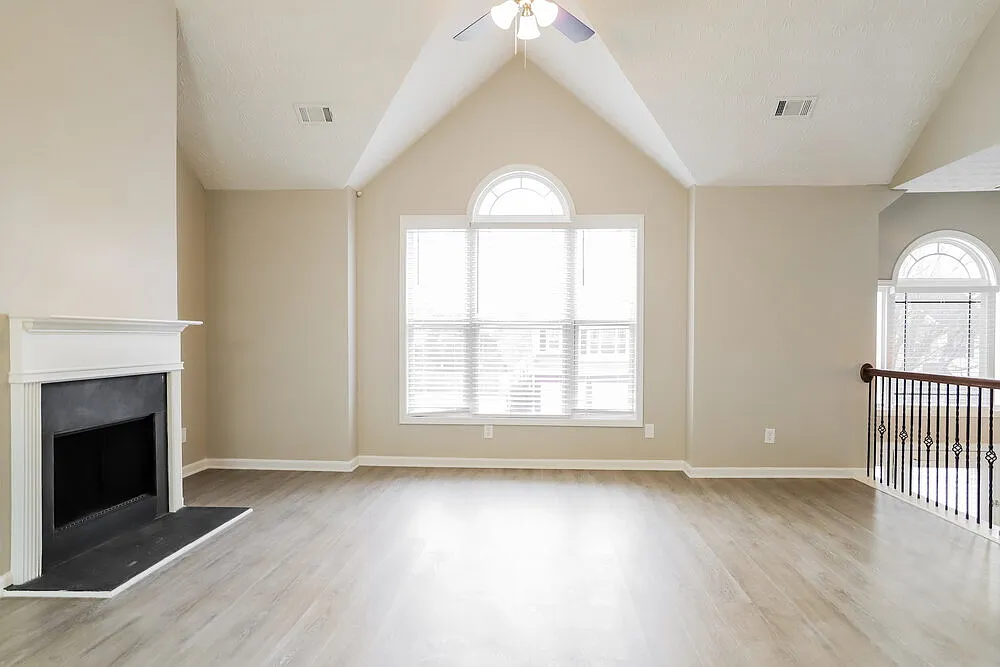 5 bed, 3.0 bath, 2545 sqft, $2,675 — Photo 4