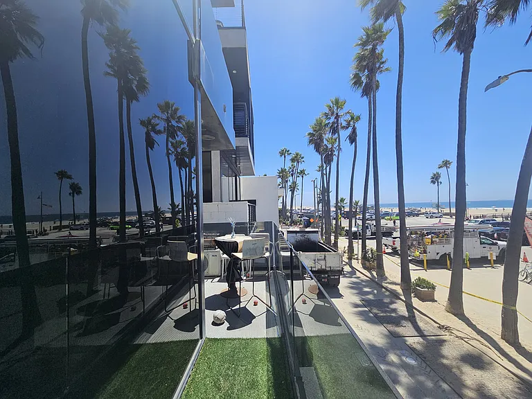 3009 Ocean Front Walk — Photo 3