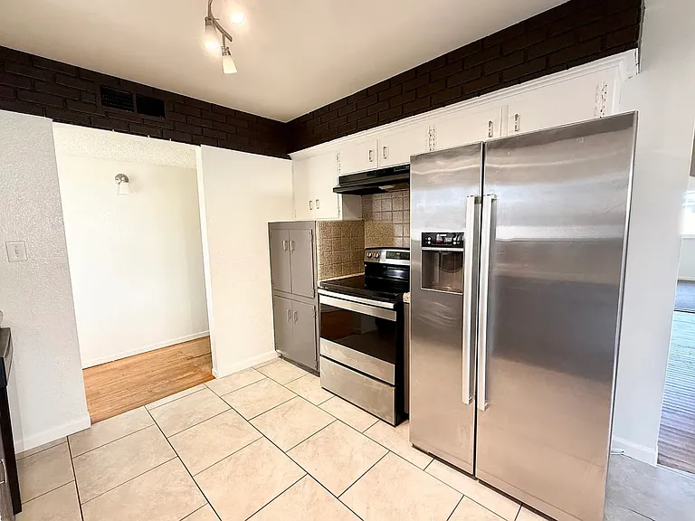 425 W Pico Ave — Photo 1