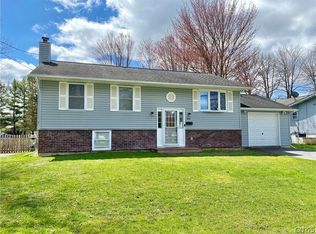 303 Fay Ln, Minoa, NY 13116