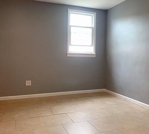 5th image of 370 Arlene St #1