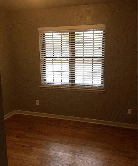 1407 Lindale Ave — Photo 9