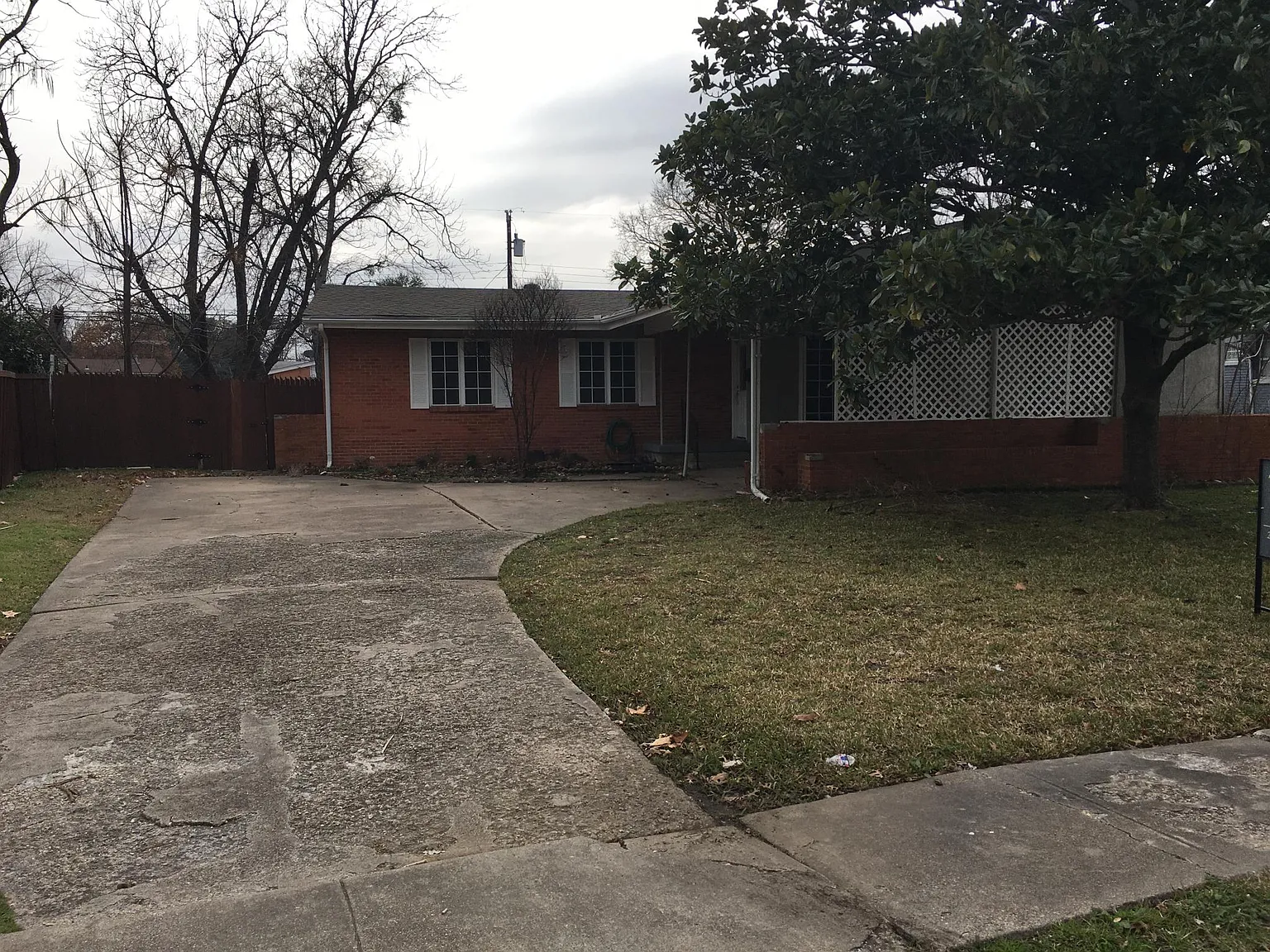 3 bed, 1376 sqft, $2,400 — Photo 1