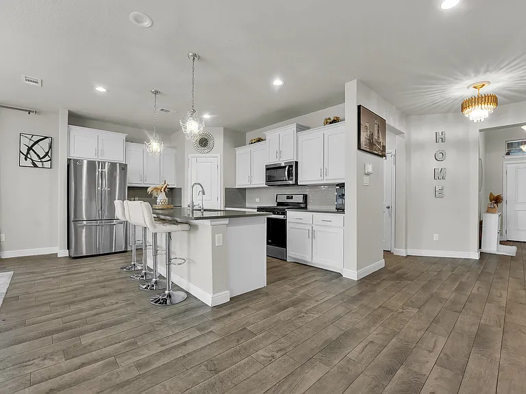 1120 Gillespie Dr — Photo 5
