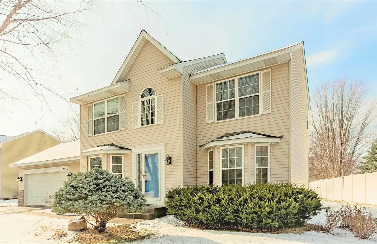 8016 Greenbriar Ln — Photo 1
