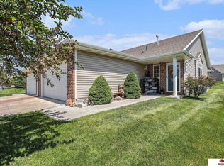 618 Carlton Dr, Lincoln, NE 68512