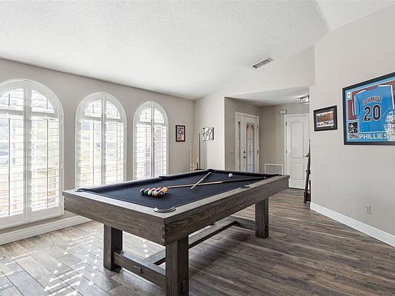 4th image of 692 Rochester St