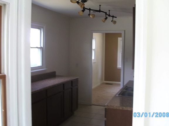 4th image of 556 W 4th St