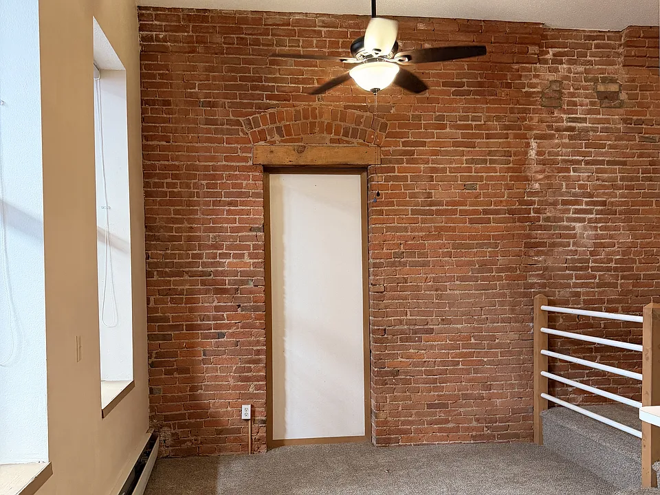 267 1/2 7th St W #20