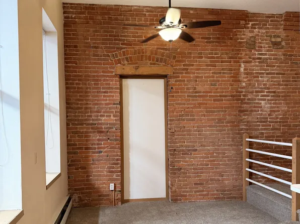 267 1/2 7th St W #20, Saint Paul, MN 55102