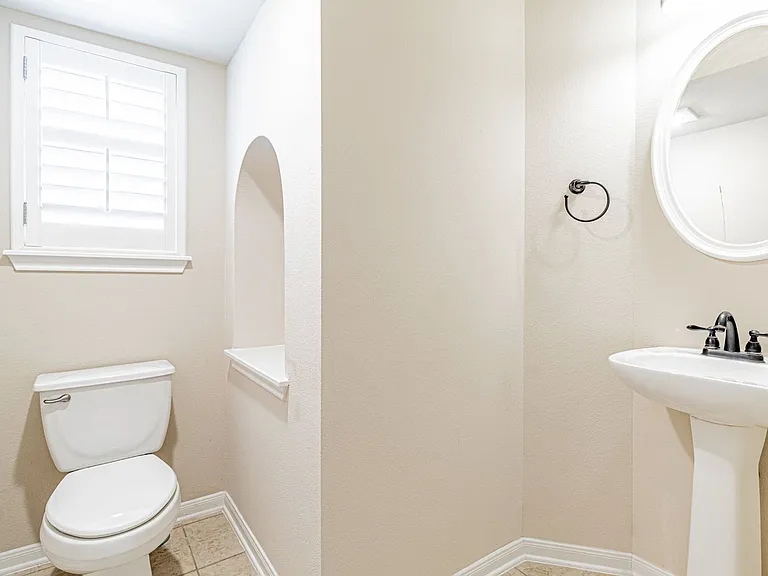8707 Roswell Rdg — Photo 34