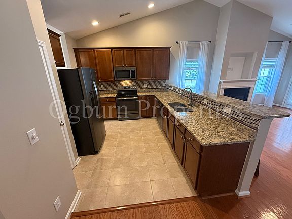 4th image of 2551 Farm Acres Ct