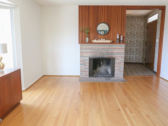 4th image of 5347 Hillmont Ave