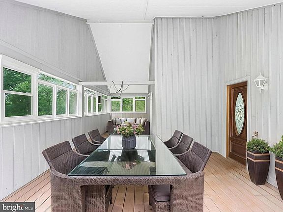 5th image of 265 Slate Ln