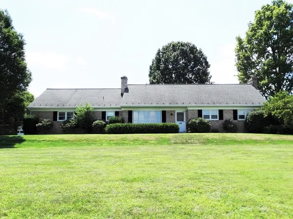 1447 Pinkerton Rd, Mount Joy, PA 17552