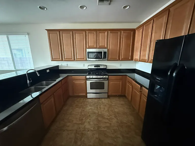 10450 S Cutting Horse Dr — Photo 11