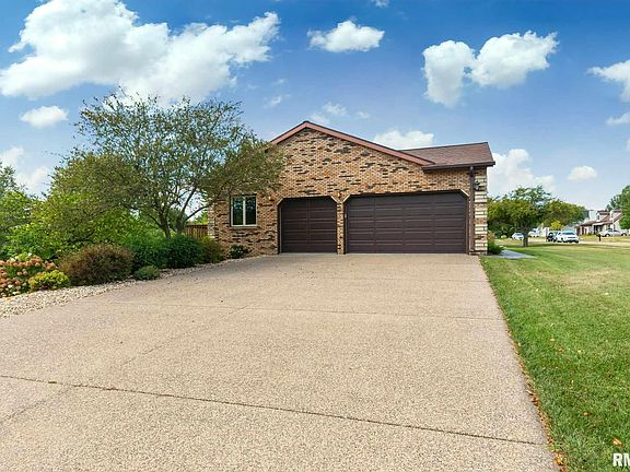 3rd image of 206 Richmond Hill Dr