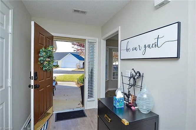 4410 Single Tree Ln — Photo 3