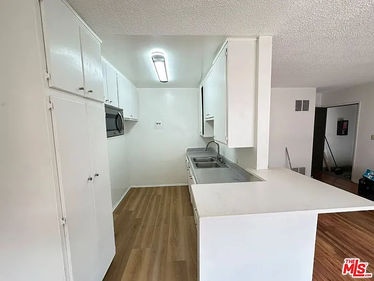 932 Wilcox Ave #6 — Photo 5