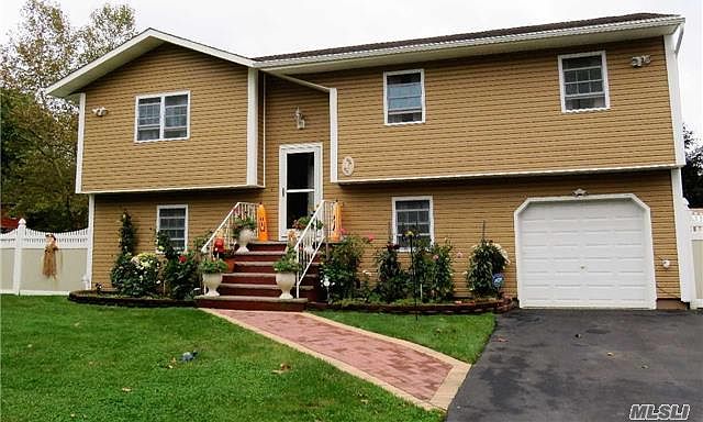 1st image of 17 Nottingham Dr