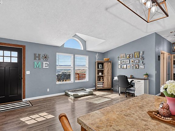 5th image of 7 Grand View Dr