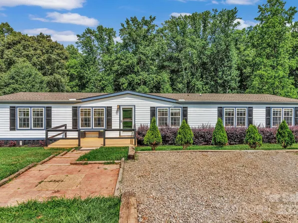 145 Bradshaw Cir, Candler, NC 28715