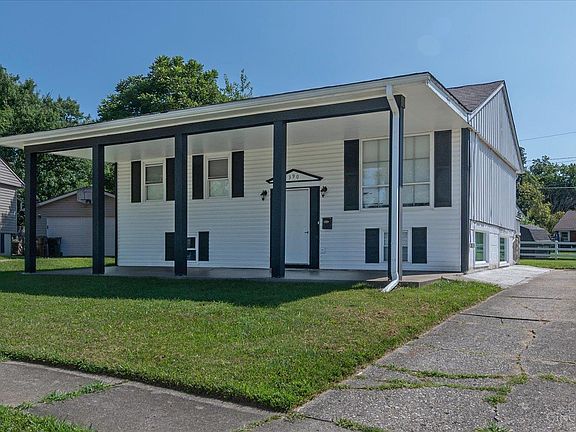 4th image of 390 Sandy Ln
