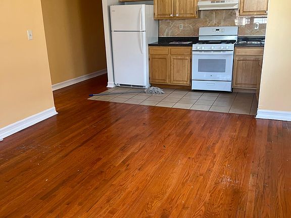 5th image of 3041 Wilson Ave Floor 3