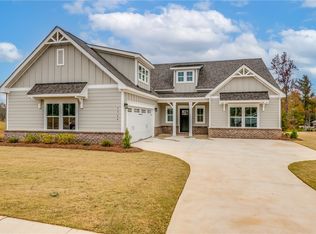 1564 Hidden Lakes Dr, Opelika, AL 36801