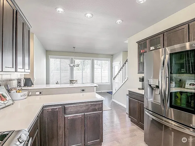 4210 Dudley Dr NE — Photo 5