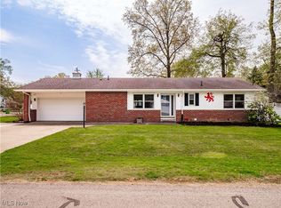 228 Vineyard Rd, Avon Lake, OH 44012
