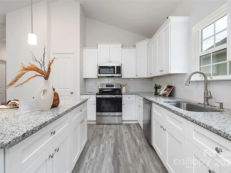 3905 Oakwood Rd — Photo 17
