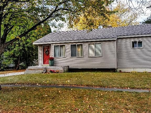 3rd image of 834 Westwood Dr
